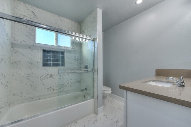 Building Photo - 4286 S Hobart Blvd