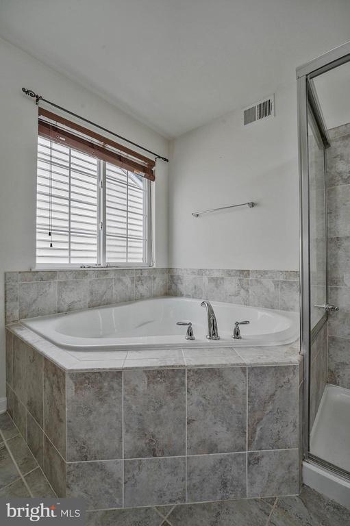 Building Photo - 3461 Eagle Ridge Dr