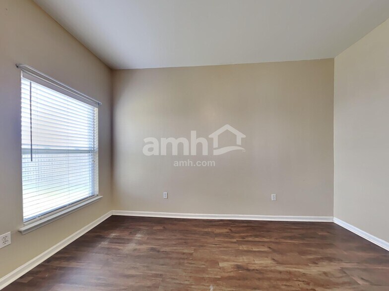 Building Photo - 400 Stoney Field Dr