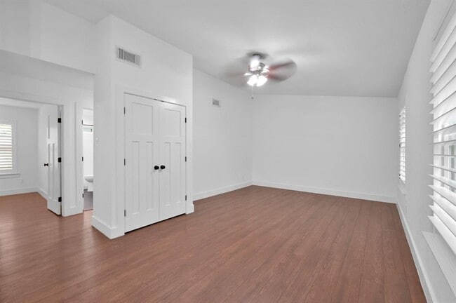 Building Photo - 5 Hickory Oak Dr