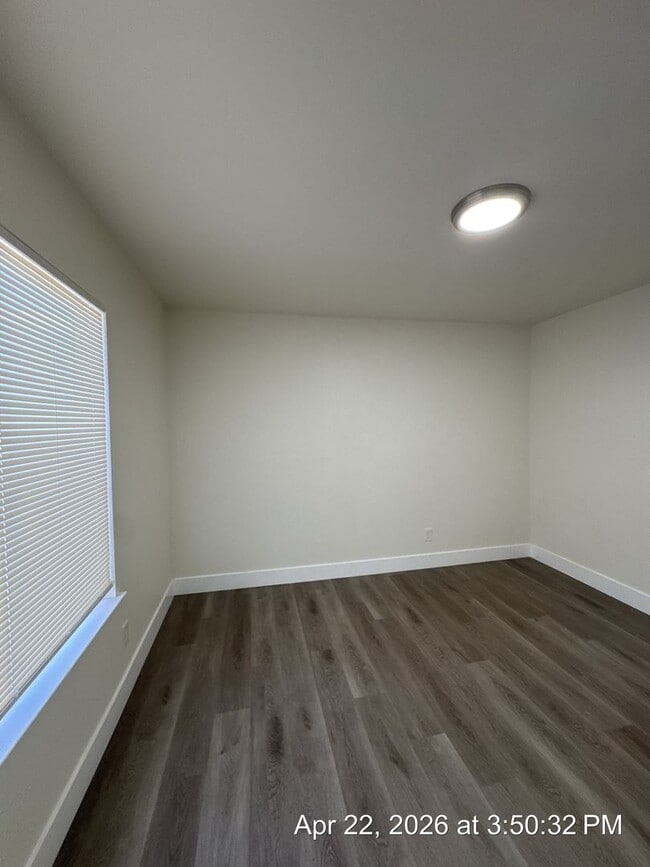 Building Photo - MOVE IN READY! 2 WEEKS OFF!! NO APP FEE! UPSTAIRS UNIT WITH BALCONY!