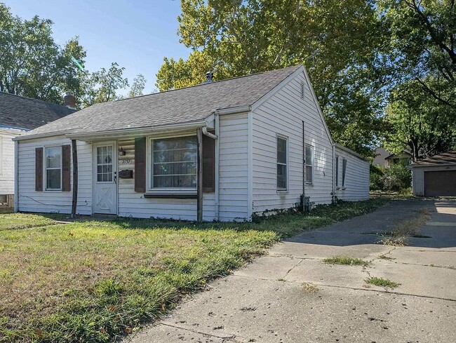 Building Photo - 2137 N Prospect Rd