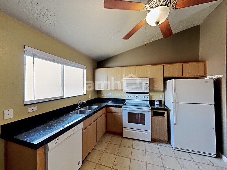 Building Photo - 11845 Curlew Cir