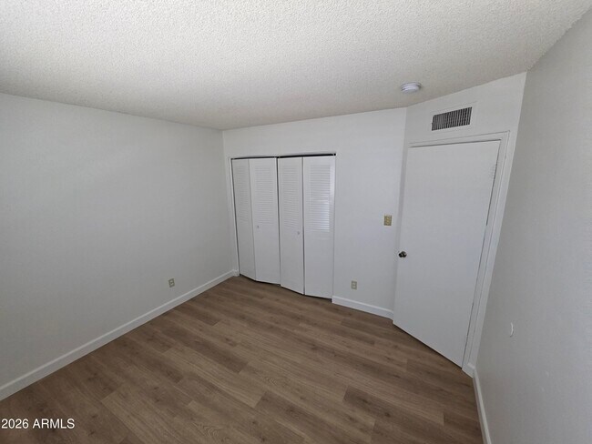 Building Photo - 3850 W Caribbean Ln