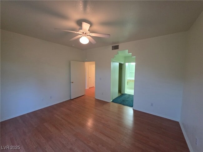 Building Photo - 2110 Los Feliz St