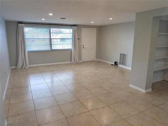 Building Photo - 5637 Chipper Dr