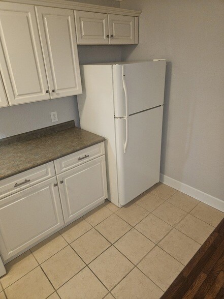 Building Photo - 802 E Main St