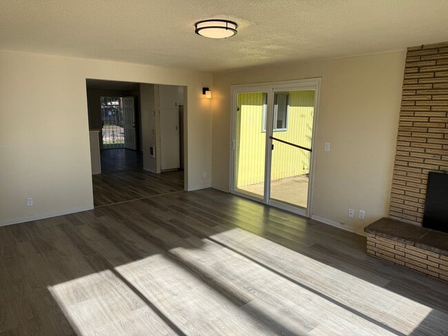 Building Photo - Updated 4 bedroom 1 bathroom house in Eugene!