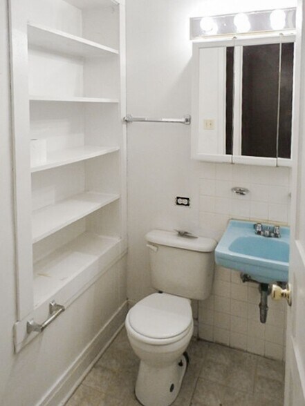 Building Photo - 853 W Lill Ave