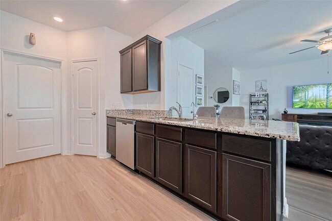 Building Photo - 305 Elm Patch Dr
