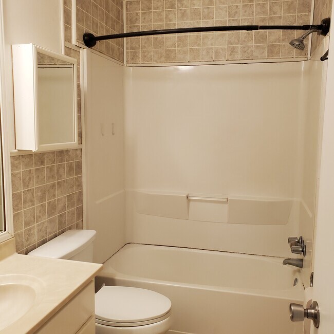 Hall Bath - 126 Nelda Dr