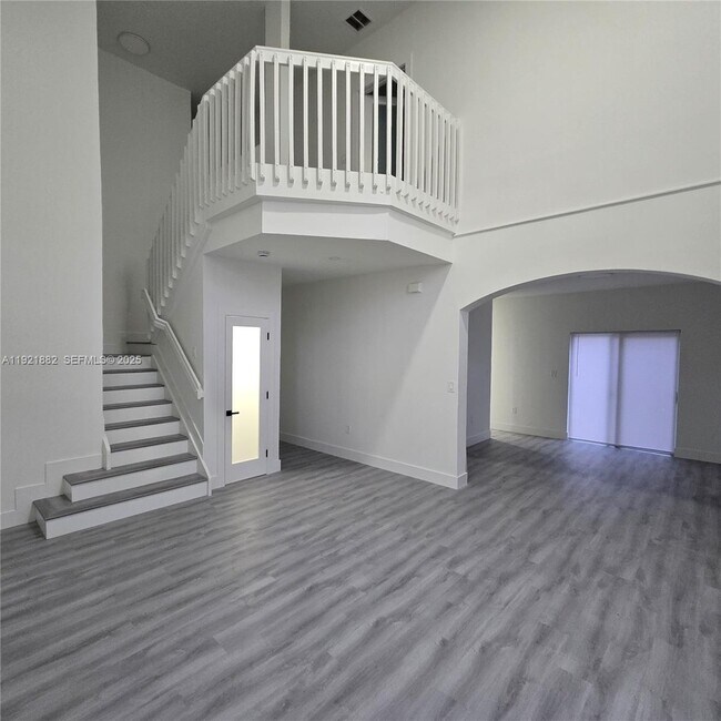 Building Photo - 4276 NE 26th Ct