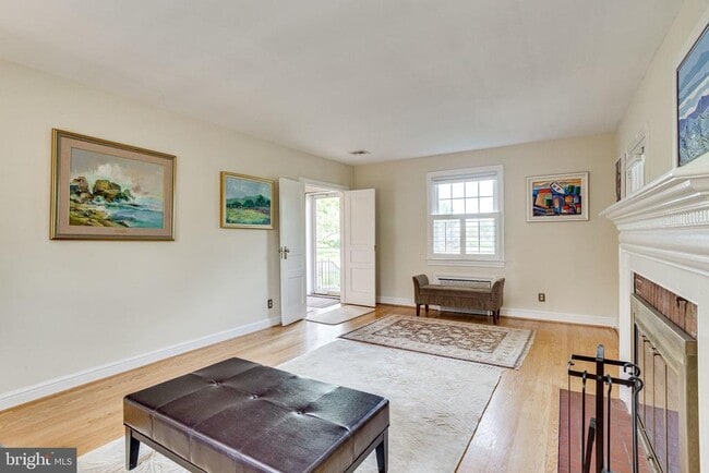 Building Photo - 609 Upland Pl
