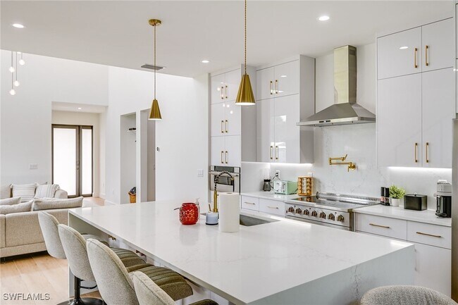 Building Photo - 3384 Canal St