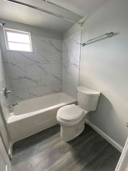 Building Photo - 316 52nd Ave Dr W