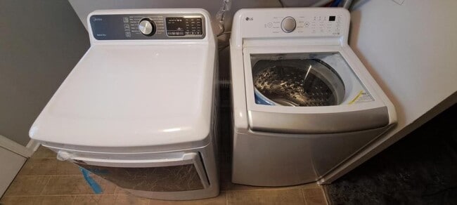 Building Photo - 423 S Park Blvd