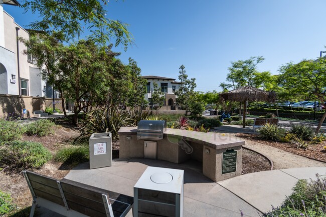 Building Photo - Stunning Verano at Skyline |Gated Communit...