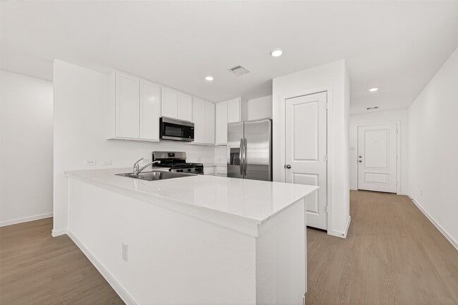 Building Photo - 16846 Spotted Oak Dr