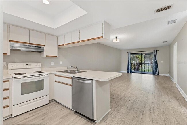 Building Photo - 7866 Eagle Creek Dr