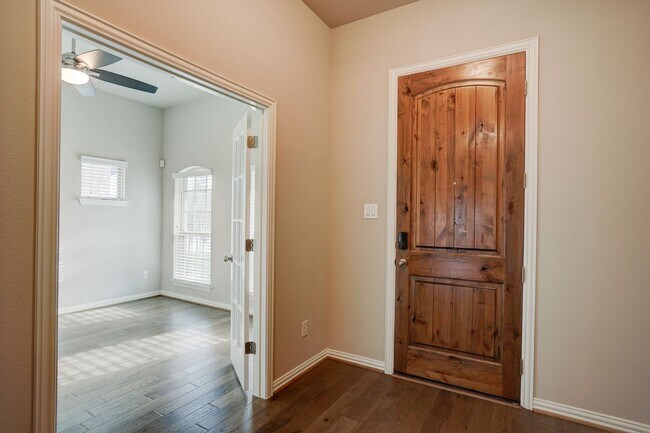 Building Photo - Warm & Inviting 4 Bedroom, 2 Bath House for Rent