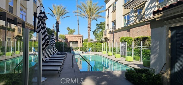 Building Photo - 401 S Anaheim Blvd