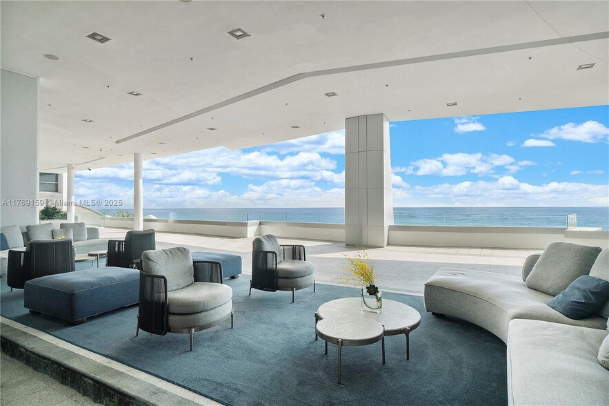 Building Photo - 17121 Collins Ave