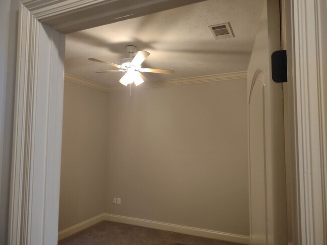 Building Photo - 103 Hallmark Pl