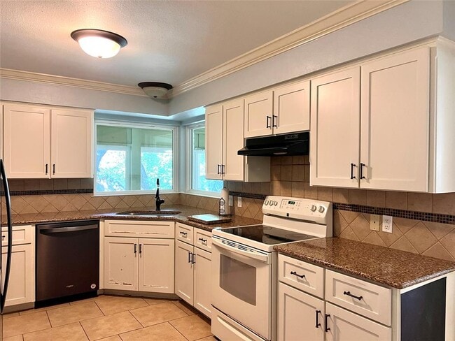Building Photo - 10608 Spicewood Club Dr