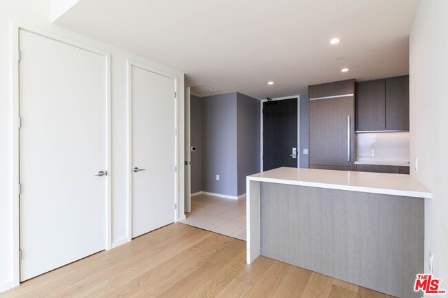 Building Photo - 889 Francisco St