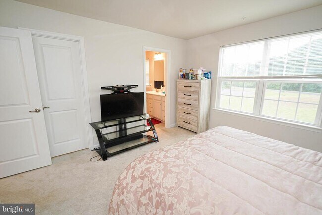 Building Photo - 9305 Mulligan Way