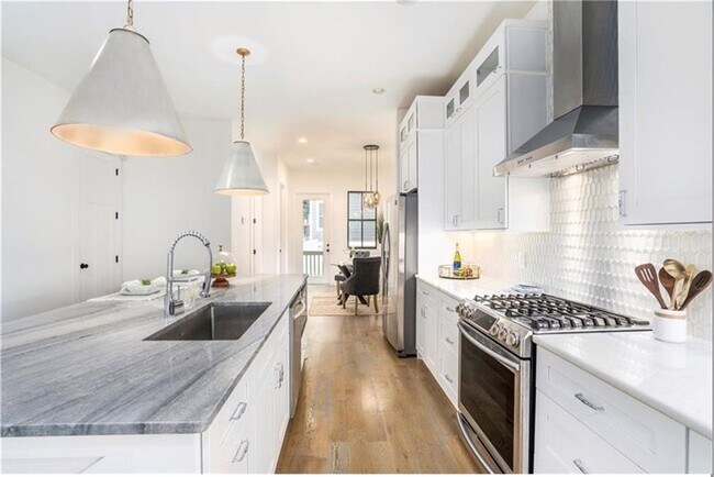 Building Photo - 178 Richardson St SE