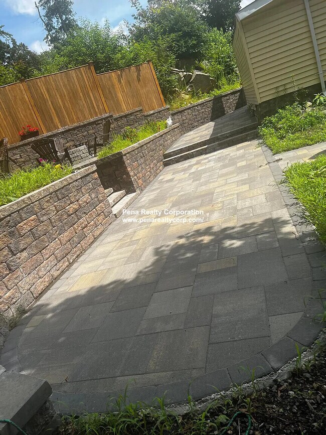 Building Photo - 130 South St