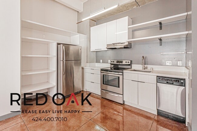 Building Photo - 430 S Broadway