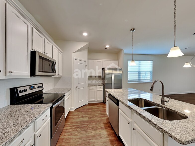 Building Photo - 5068 Trailwater Dr