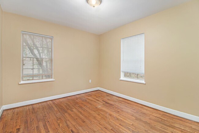 Building Photo - 3 bdrm, 2 bath home near Emory & CDC