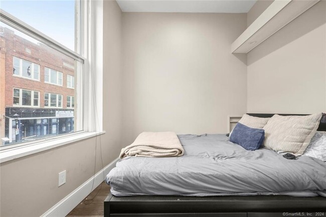 Building Photo - 83 Washington St