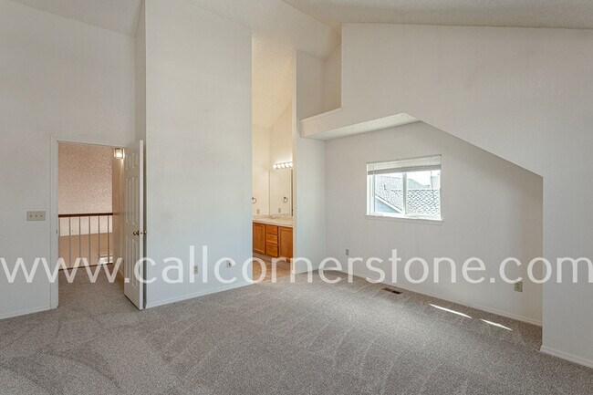 Building Photo - 940 Royal Crown Ln