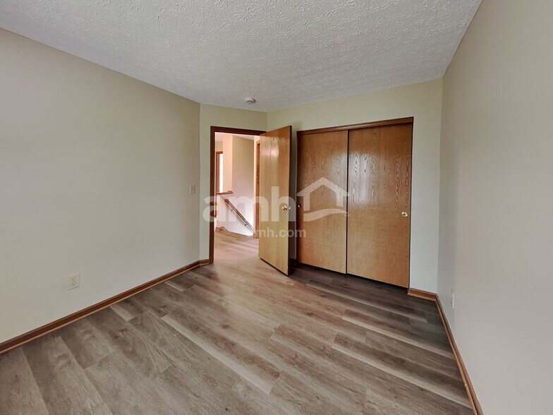 Building Photo - 8190 Pelham Dr