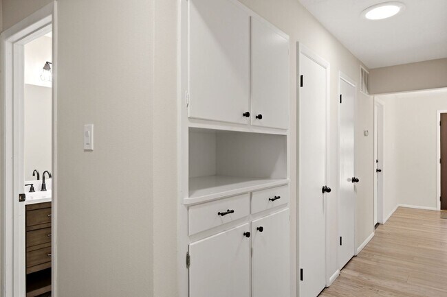 Building Photo - Exceptional Property in the NE Heights
