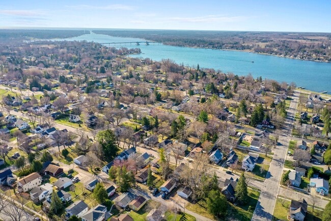 Building Photo - 916 Quincy St