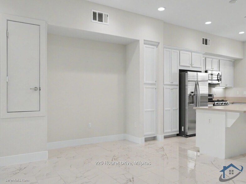 Building Photo - 225 Houret Dr