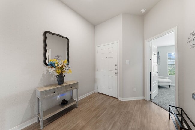 Building Photo - Stylish 3-Bed Home with Island Kitchen, Private Patio & Fenced Yard in Seguin