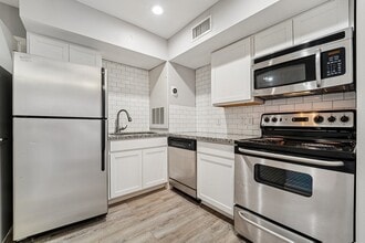 Building Photo - 2807 Beauchamp St