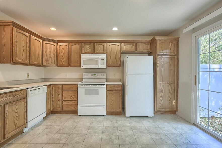 Building Photo - 306 Windwood Ct