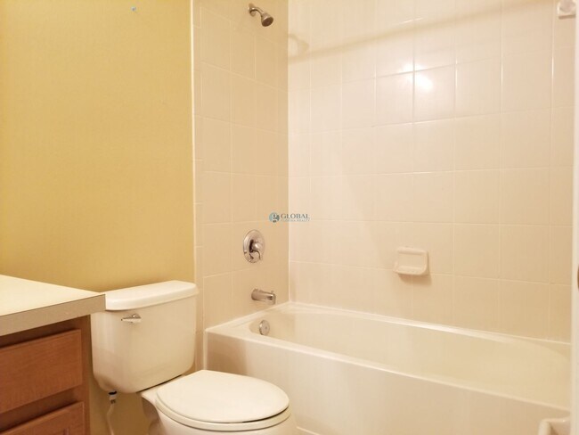 Building Photo - Spacious 3 Bed 2 Bath Home in Desirable Esprit Community - Saint Cloud