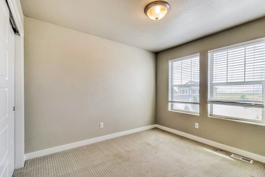 Building Photo - 1083 W Osprey Dr