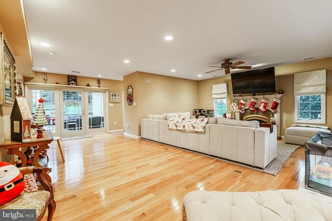 Building Photo - 841 Rodman Ave