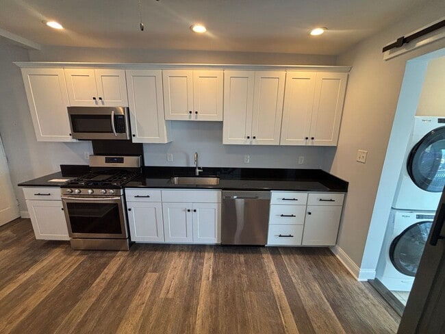 Building Photo - Charming 3-Bedroom Home in Desirable Bridg...