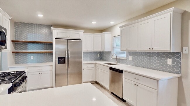 Building Photo - 1404 Meadowcrest Dr