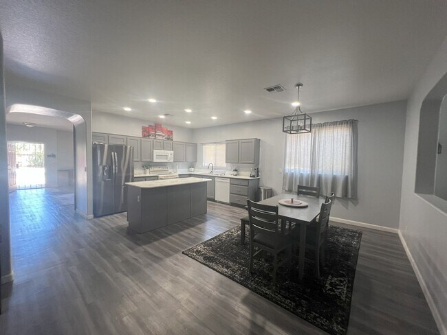 Building Photo - 3860 Heather Ave